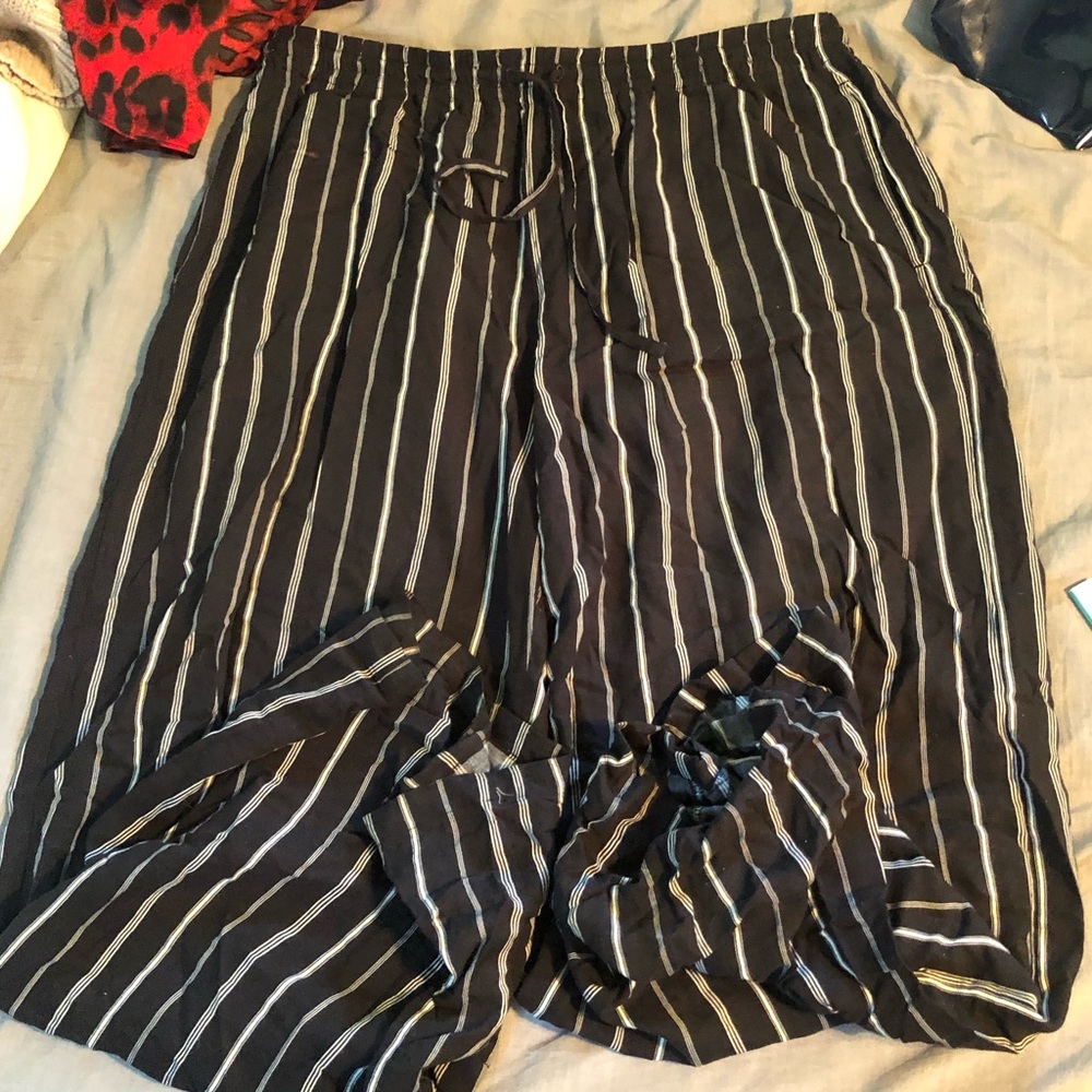 FLOWY PINSTRIPE PANTS